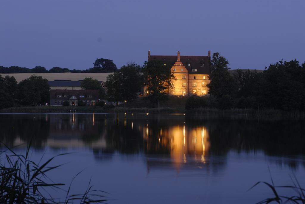 Hotel Schloss & Gut Ulrichshusen מראה חיצוני תמונה