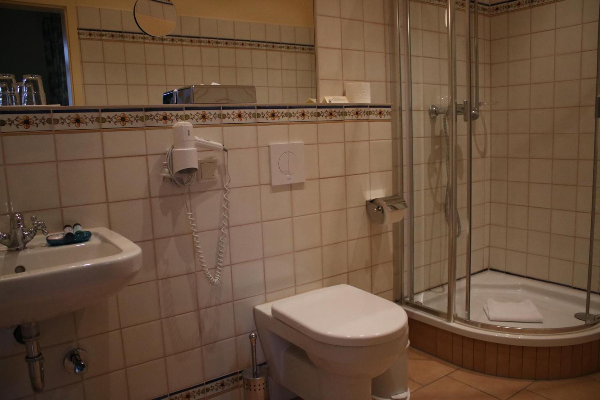 Hotel Schloss & Gut Ulrichshusen מראה חיצוני תמונה